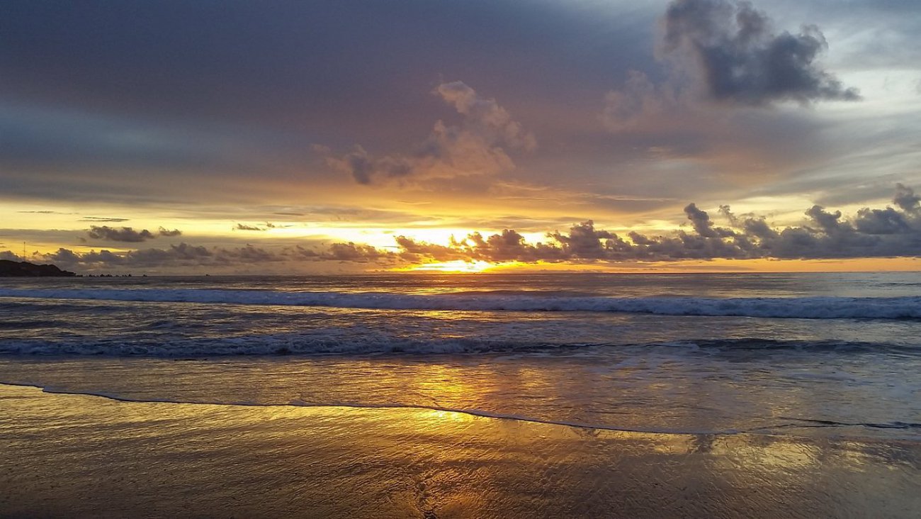 atardecer en playas de mancora